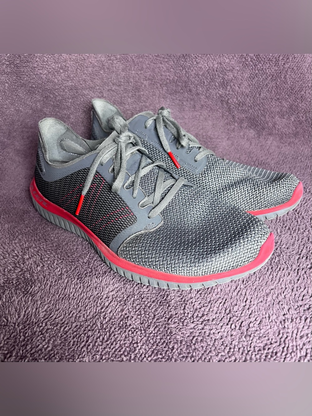 New Balance Gray and Red Men's Lightweight Flexonic 730 Running Sneakers